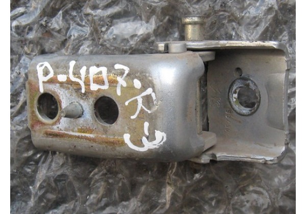 петля дверки,нижня,права задня Peugeot 407,1.6hdi